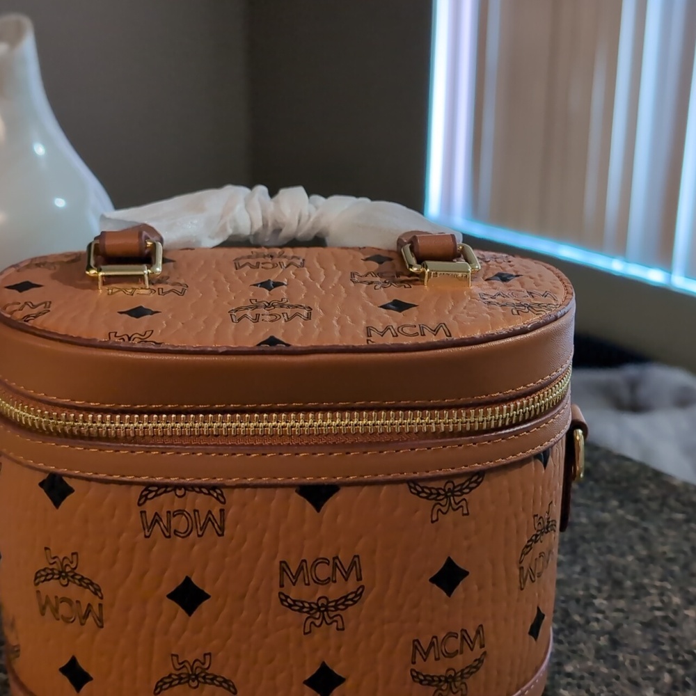 Source Unknown Tan Monogram Cosmetic Case NWT - image 7